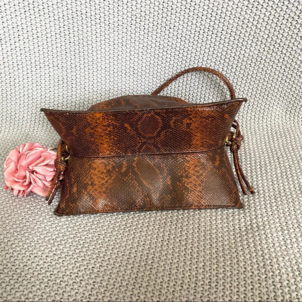 Yuzefi Snake Effect Bom Bag - Picture 6 of 14